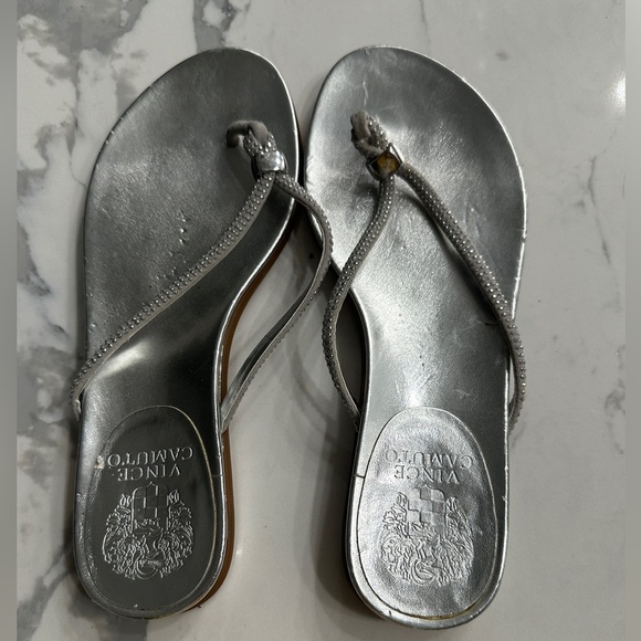 Vince Camuto Shoes - Vince Camuto silver thong sparkle sandals size 7.5